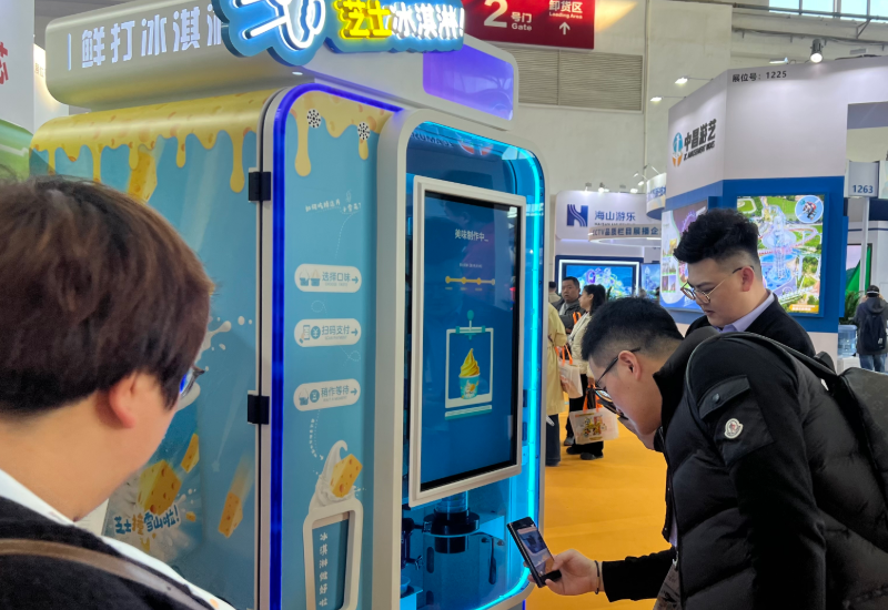 Upgrade intelligente: i principali vantaggi dei distributori automatici di gelato robot